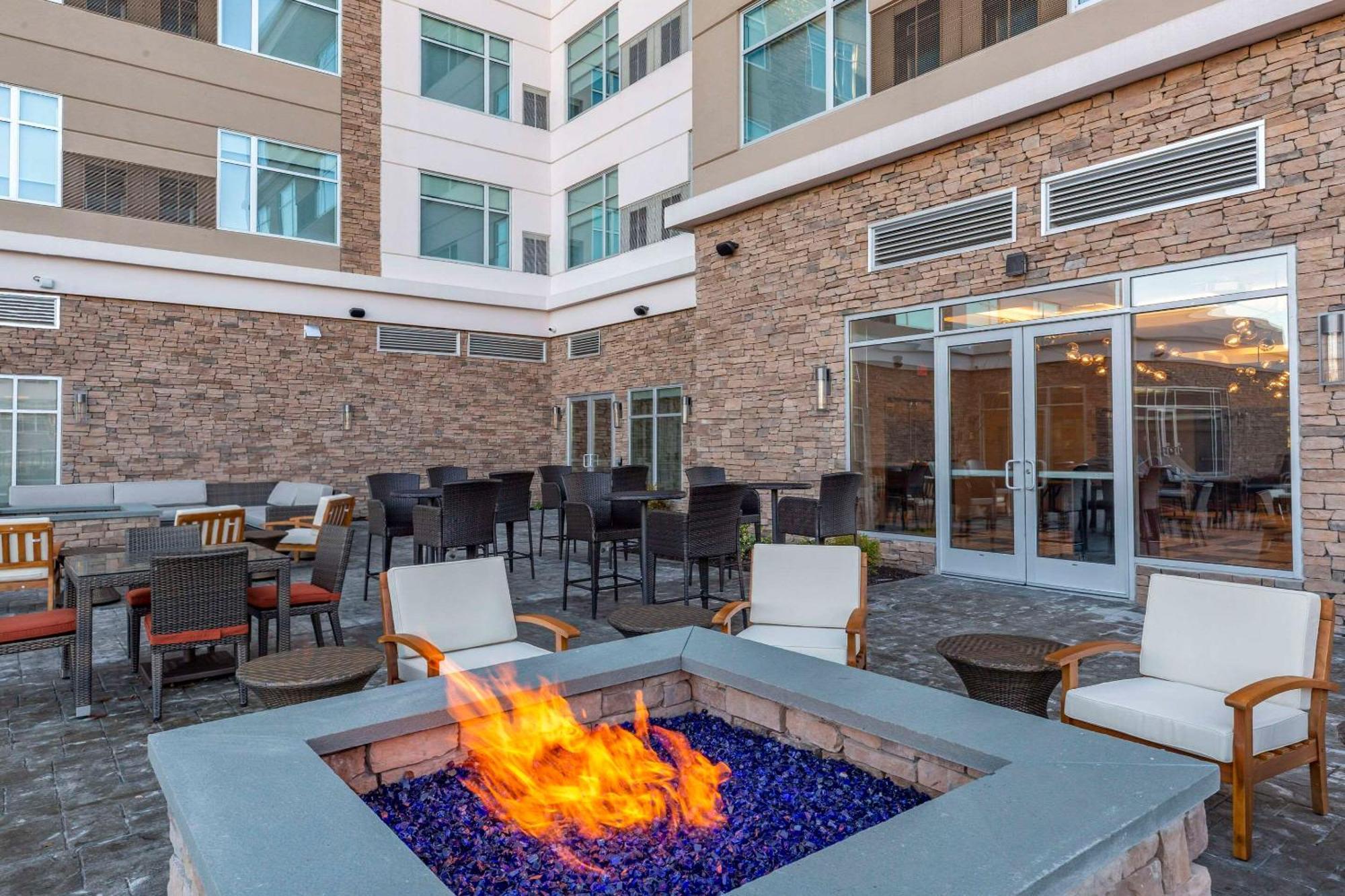 Cambria Hotel Manchester South Windsor Exterior foto
